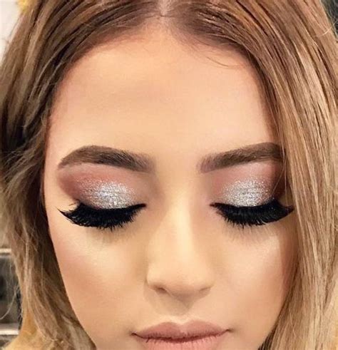 Stunning 40 Silver Eye Makeup Looks You Need To Try