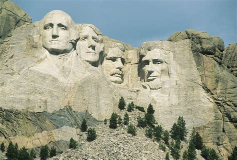 10 Fascinating Truths About Famous Landmarks In America