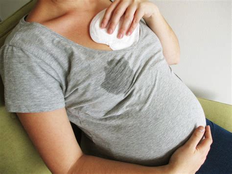 What Should Pregnant Women Do When Colostrum Vinmec