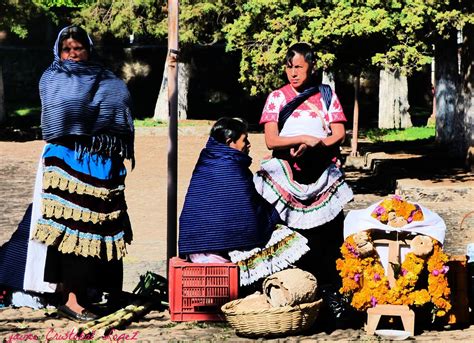 Jaime Ramos Méndez Mujeres Purépecha El Día De Muertos 2016 En