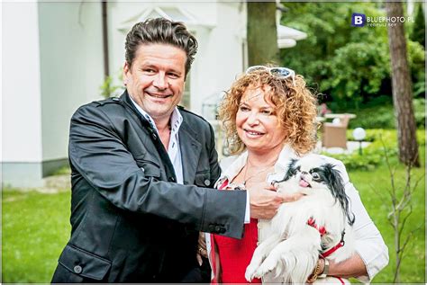 Gwiazda plebanii została dotkliwie pobita. Małe, białe i kochane - party dla psiaków | Cztery Łapy ...
