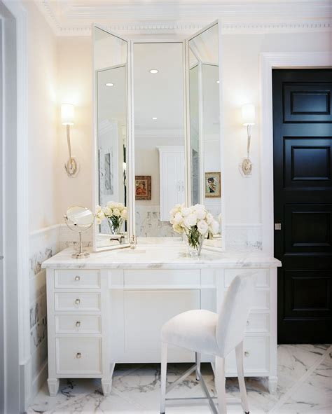 12 Glamorous White And Mirrored Bedroom Vanities And Makeup Tables