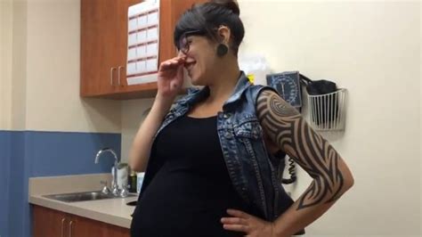 Pregnant Woman S Belly Shrinks When She Laughs And Then She Can T Stop Laughing Huffpost Uk