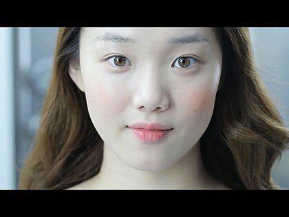 Most people who are born with single eyelids yearn to have double eyelids. Netizens shocked upon discovering that Lee Sung Kyung had ...