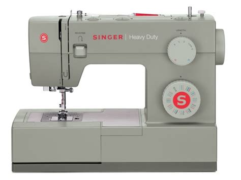 It has all the basic mechanical functions, plus a few more, like infinite needle position, auto buttonhole, 6mm width, and some. Nähmaschine SINGER Heavy Duty 4432 | NAEHMASCHINEN-CENTER.DE