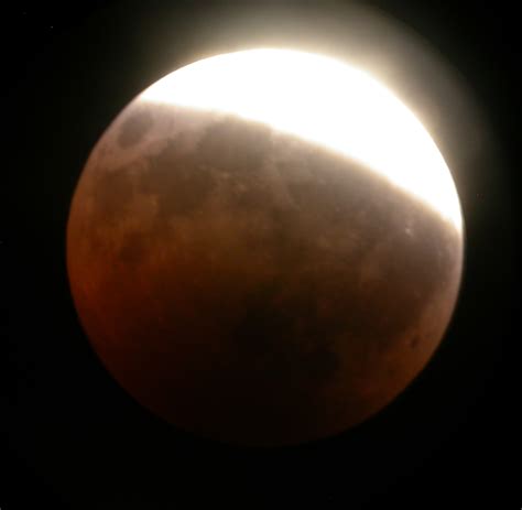 25 Aprile Eclissi Lunare Visibile Anche In Italia
