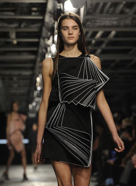 Lfw Autumnwinter 2014 Fashion Trends Geometric Shapes Weird Fashion