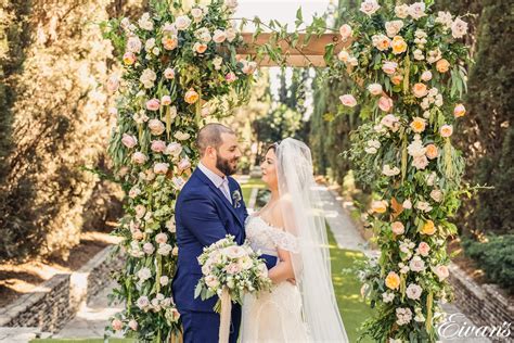 Love In Bloom Romantic Floral Themes For Weddings And Engagements