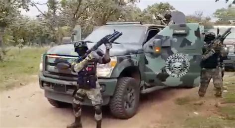 Blindadas Y Armadas Así Son Las Camionetas Militares Del Cártel
