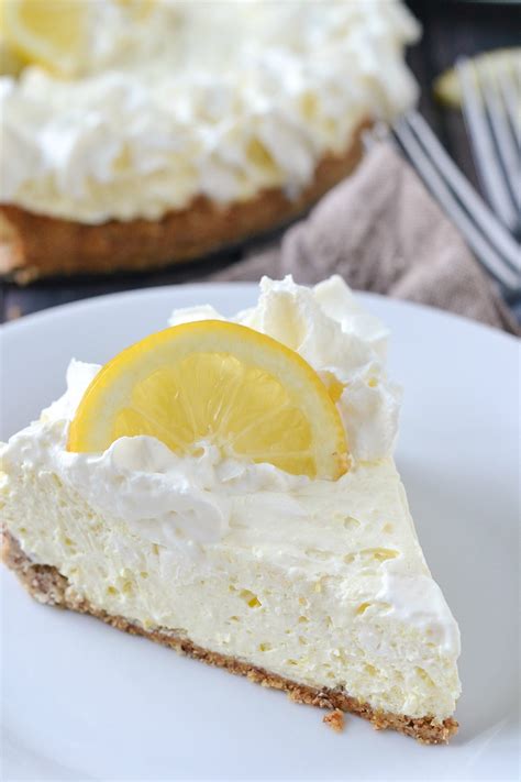 Low carb chocolate pie that has a silky smooth sugar free chocolate pudding filling in a melt in your mouth almond flour and butter crust. Low Carb Lemon Cheesecake | Mother Thyme