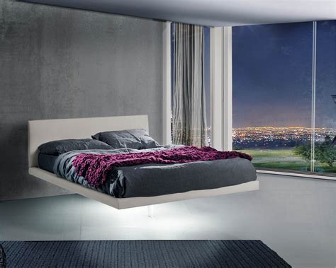 I letti moderni, con il loro design innovativo e i materiali pregiati, garantiscono il massimo comfort nell'utilizzo e soddisfano ogni esigenza stilistica. Lit Magenta suspendu par Lettissimi en tissu ou éco-cuir
