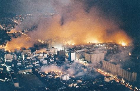 关键的问题在于，看过这个戏之后，你会忘了真正的唐山大地震。 忘了官方数字下的24万人的罹难。 忘了有关地震是否曾经被预测的种种是是非非。 忘了我们曾经不顾一切的拒绝任何来自国外的援助。 忘了这事儿发生在1976年。 今日は阪神淡路大震災の日 #大地震#阪神淡路大震災#大規模災害 ...
