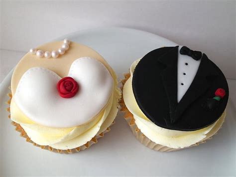 Bride And Groom Cupcakes Cake By Dollybird Bakes Cakesdecor