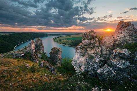 In the absence of the test, the ukrainian must install the. Dniester Canyon in Ukraine