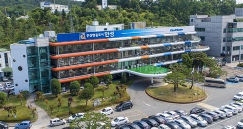 Coov는 세계 최초로 대한민국 질병관리청과 (주)블록체인랩스가 개발한 블록체인 기반 코로나19 전자 예방접종증명 어플리케이션입니다. 안성시, 코로나19 백신 예방접종 증명서 발급 방법 등 안내 ...
