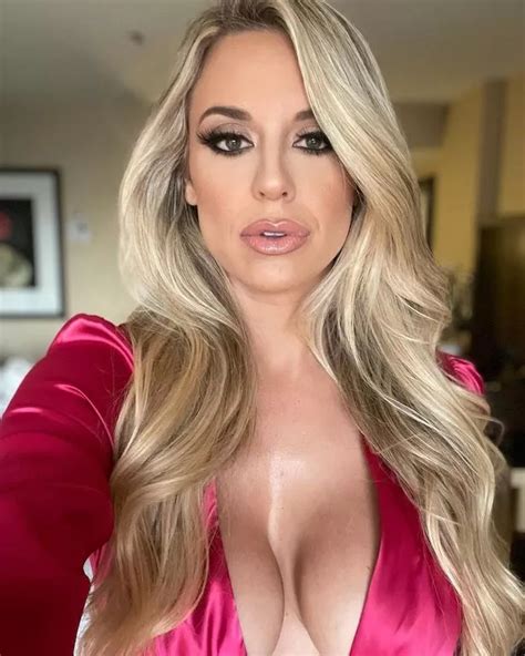 Ex Wwe And Playboy Star Ditches Iconic Blonde Barbie Look For Dancing Zombie Lifestyle Daily