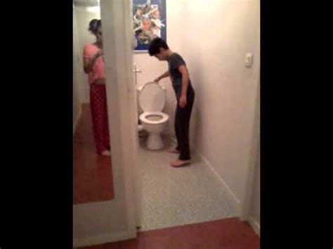 Quand Les Gens Font Caca Au Toilettes Publiques YouTube