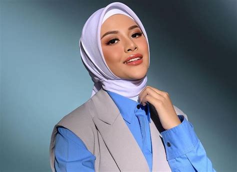 4 inspirasi gaya hijab terbaru aurel hermansyah modis dan glamor okezone muslim