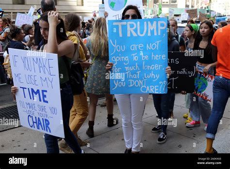 New York City New York Usa 20th Sep 2019 Large Crowd Of Students