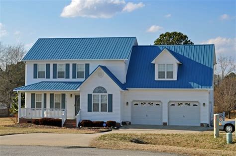 Examples of stone coated steel and standing seam metal roofs on craftsman homes. Raleigh metal roofing | Rodas Construction LLC
