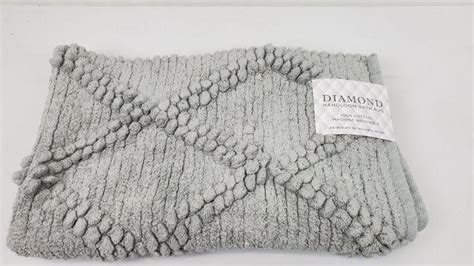 Whether you choose a contour rug for your toilet or a decorative runner for a larger space, you'll enjoy the comfort of rugs and mats from bathroom mats are simple in design, but add major convenience to your bathroom. 24x40 inch Grey Bath Mat, Diamond Handloom Bath Rug, Tags ...