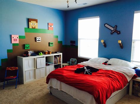 These bedroom designs are simple to build and would probably work best in a medieval/fantasy style of building. 7 More Awesome Minecraft Bedrooms We Want! | Gearcraft ...