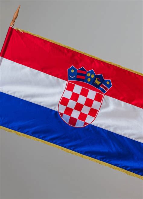 Hrvatska Svečana Zastava Prodaja Kvalitetnih Zastava— Crosport Vez