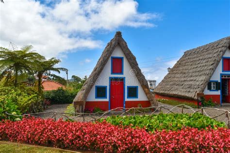 Casas Tradicionales De La Isla De Madeira Casas Tipicas De Santana