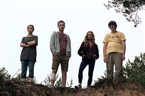 A band of teens addicted to technology head to a tech free camp in the woods and must face the darkness lurking in the night. Film Review: Nobody Sleeps In The Woods Tonight (2020) | HNN