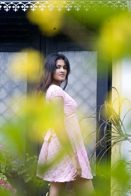 Sexy Lankan Actress Piumi Purasinghe ~ Sri Lankan Actress And Models Photos