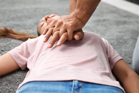 Hands Only Cpr What It Is And How To Perform It Avive Solution