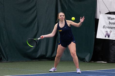 Womens Tennis Splits Weekend Matches The College Of St Scholastica