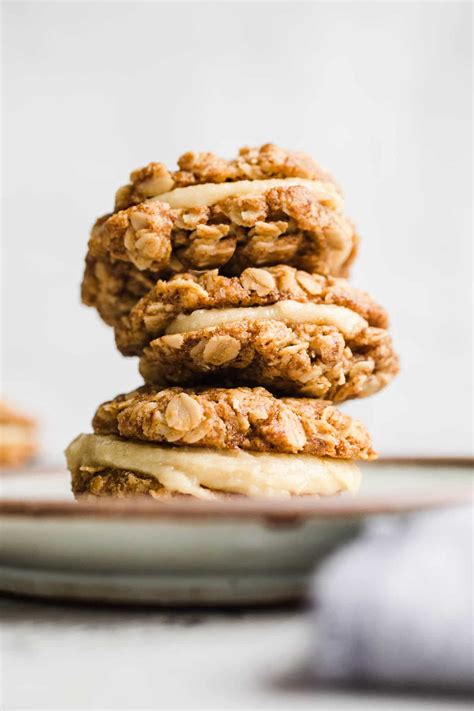 In a medium bowl, whisk together the dry ingredients. Gluten-Free Oatmeal Cream Pies (Vegan) - Salted Plains ...