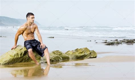 Sexy Hombre Playa Fotografía De Stock © Immfocus 35861155 Depositphotos