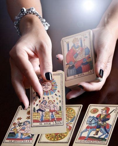 Aprenda Agora A Ler Tarot Corretamente Em 2020 Tarot Cartas De