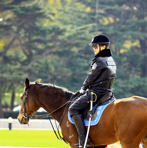 Dalians Mounted Policewoman In Full Leather Uniform Leather Dalian