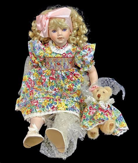 Lot Paulines Limited Edition Nicola Porcelain Doll