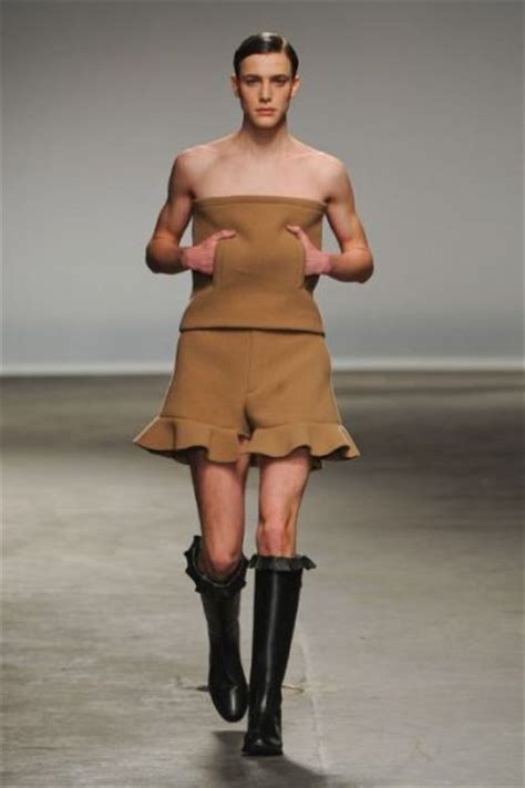 Fashion Runway Clothing That Is Weird And Wacky 34 Pics