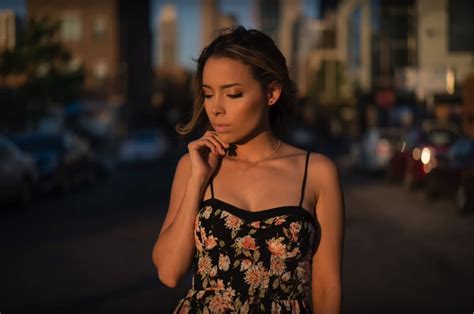 natural light photography tutorial take better golden hour portraits photography blog tips
