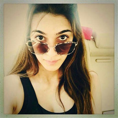 Pin By Juhi On Kriti Sanon Sunglasses Women Beautiful Bollywood Actress Kriti Senon
