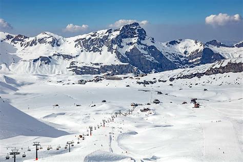 There are 20km of blue, 6km of red and 10km of black slopes serviced by 14 lifts. Skigebiet Melchsee-Frutt - Skiurlaub Melchsee-Frutt