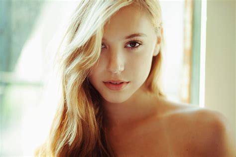 Blonde Women Brown Eyes Alexis Ren Hd Wallpapers Desktop And Mobile Images And Photos