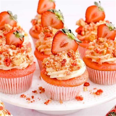 strawberry crunch cupcakes spaceships and laser beams