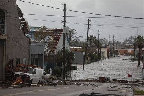 Hurricane Michael Two Dead 780000 Left Without Power As Storm Leaves