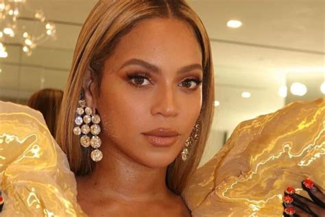 Beyoncés Latest Album Tops Charts Minutes After Its Release