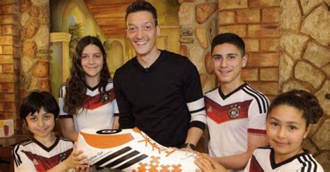 Check spelling or type a new query. Mesut Özil übernimmt OP-Kosten für weitere 11 Kinder aus ...