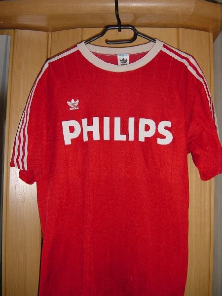 See actions taken by the people who manage and post content. PSV Eindhoven Home voetbalshirt 1988 - 1989.