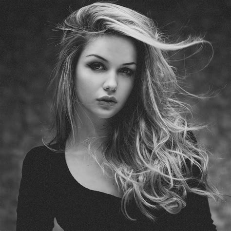 hintergrundbilder gesicht weiß schwarz frau einfarbig modell porträt lange haare