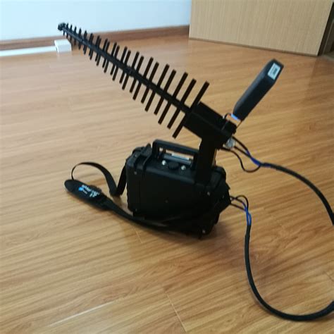 Handheld Drone Jamming Device 2 Antennas Signal Jammer For Drones