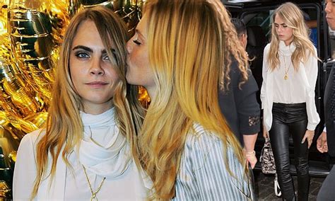 Cara Delevingne Gets A Kiss From Sister Poppy At Mulberry Bag Launch Daily Mail Online